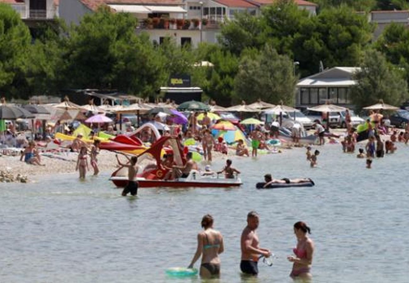 Ferienwohnung in Šibenik-Brodarica - Ferienwohnung in Brodarica mit Meerblick, Terrasse, Klimaanlage, W-LAN (5183-2)