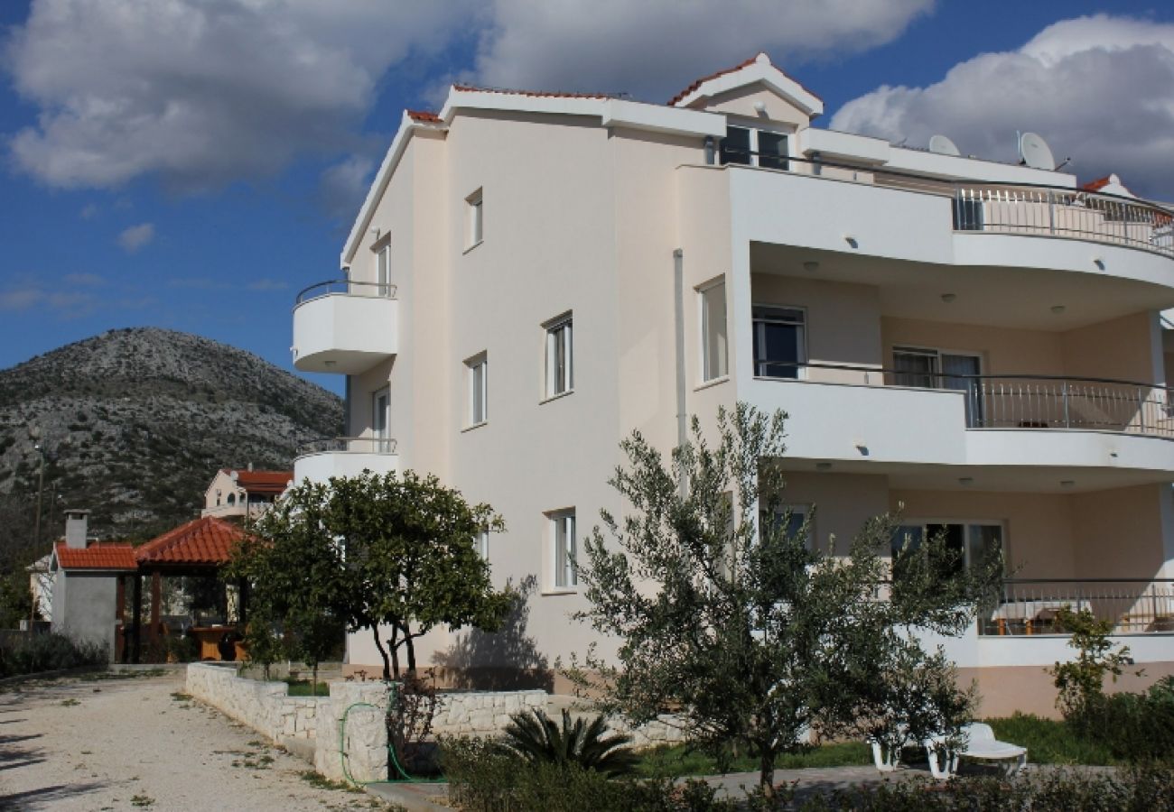 Ferienwohnung in Seget Vranjica - Ferienwohnung in Seget Vranjica mit Meerblick, Terrasse, Klimaanlage, W-LAN (5181-4)