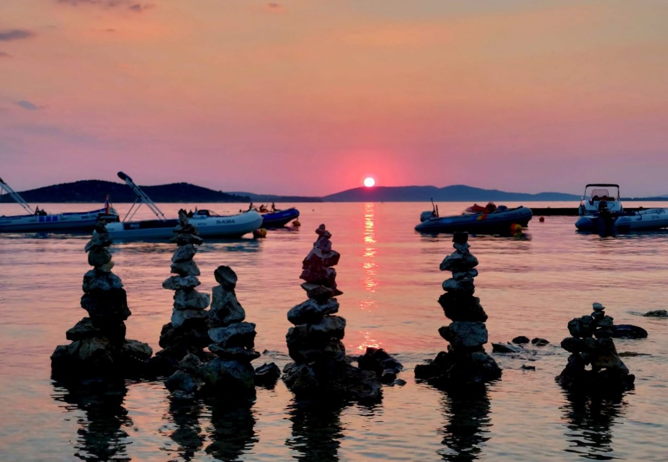Ferienwohnung in Žaborić - Ferienwohnung in Žaborić mit Meerblick, Balkon, Klimaanlage, W-LAN (5177-4)