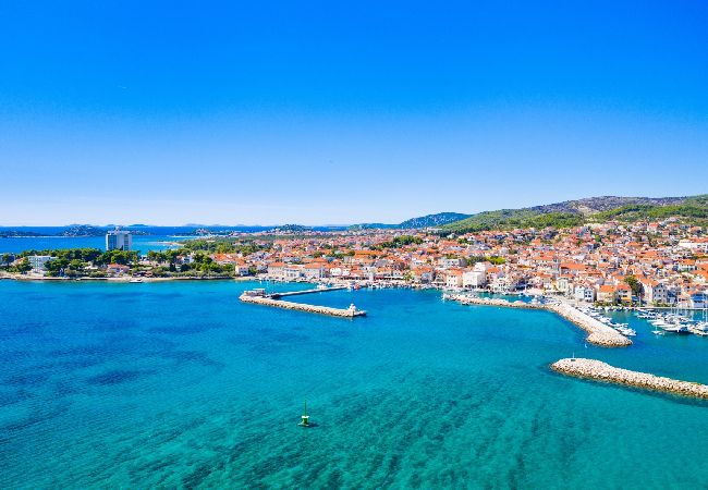 Ferienwohnung in Vodice - Ferienwohnung in Vodice mit Klimaanlage, W-LAN, Waschmaschine, Spülmaschine (4323-5) Ferienwohnung in Vodice - Ferienwohnung in Vodice mit Klimaanlage, W-LAN, Waschmaschine, Spülmaschine (4323-5)