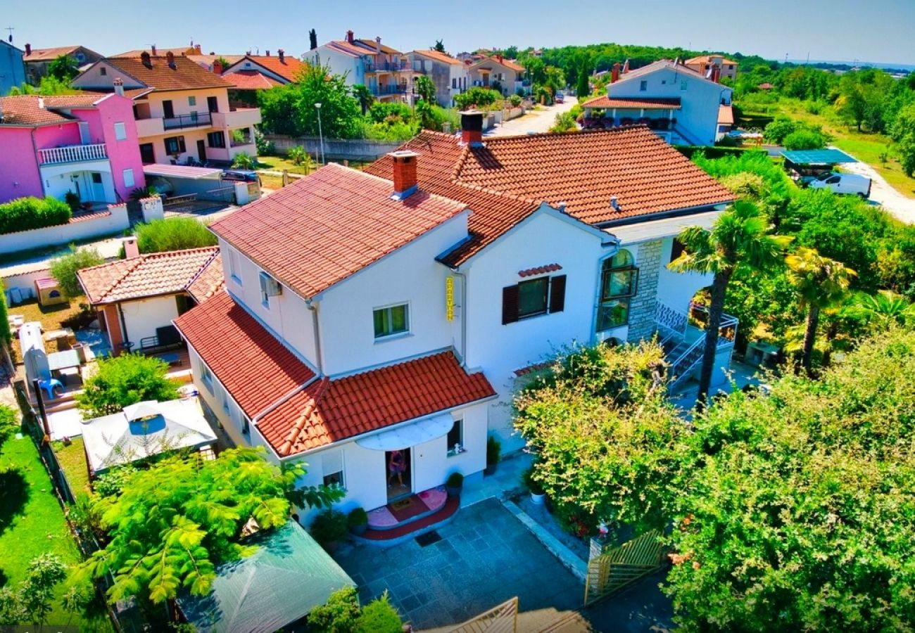 Ferienhaus in Vrvari - Ferienhaus in Vrvari mit Terrasse, Klimaanlage, W-LAN, Spülmaschine (5195-2)