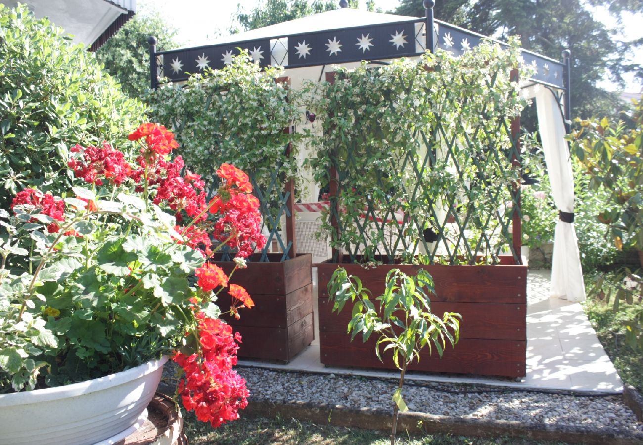 Ferienhaus in Vrvari - Ferienhaus in Vrvari mit Terrasse, Klimaanlage, W-LAN, Spülmaschine (5195-2)