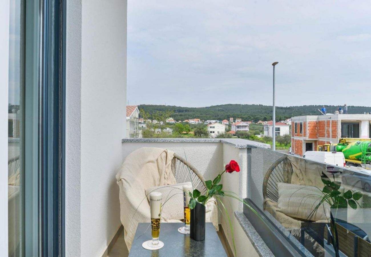 Ferienhaus in Bibinje - Ferienhaus in Bibinje mit Meerblick, Balkon, Klimaanlage, W-LAN (5201-1)