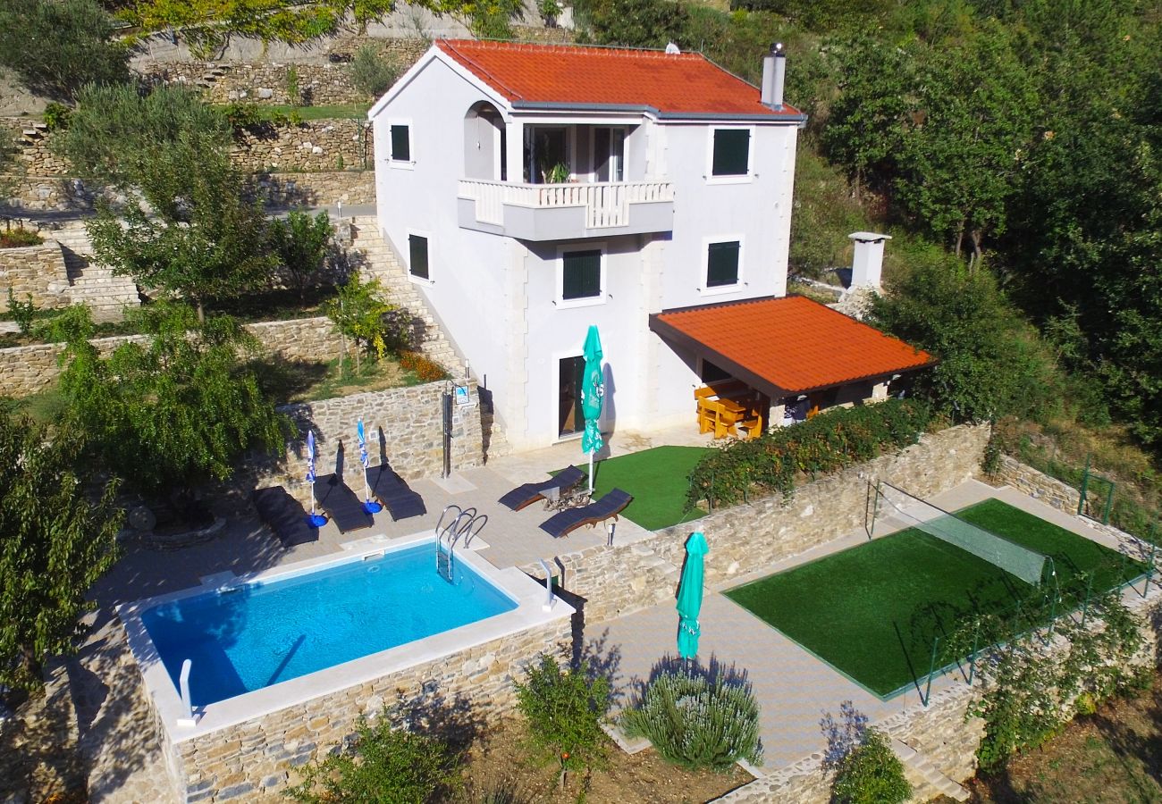 Ferienhaus in Omiš - Ferienhaus in Omiš mit Terrasse, Klimaanlage, W-LAN, Waschmaschine (5202-1)