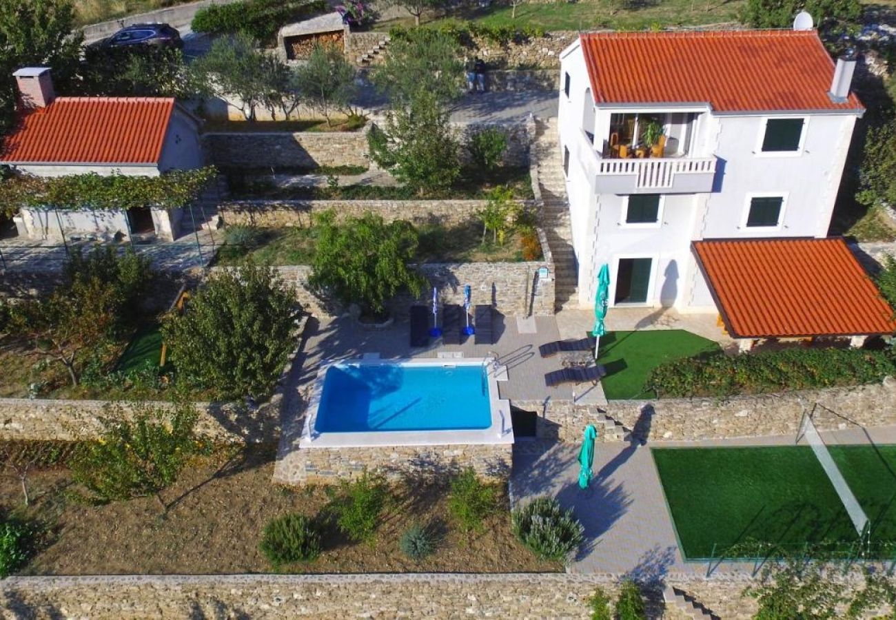 Ferienhaus in Omiš - Ferienhaus in Omiš mit Terrasse, Klimaanlage, W-LAN, Waschmaschine (5202-1)