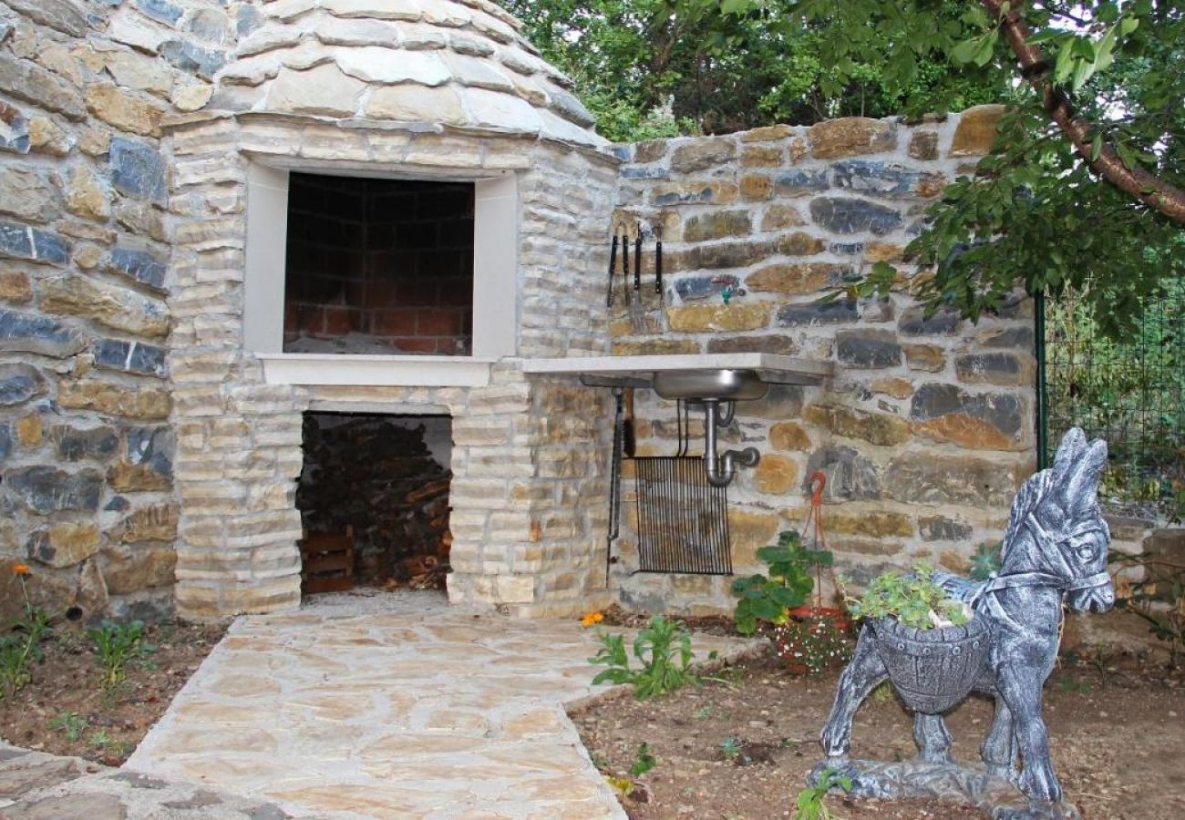 Ferienhaus in Omiš - Ferienhaus in Omiš mit Terrasse, Klimaanlage, W-LAN, Waschmaschine (5202-1)