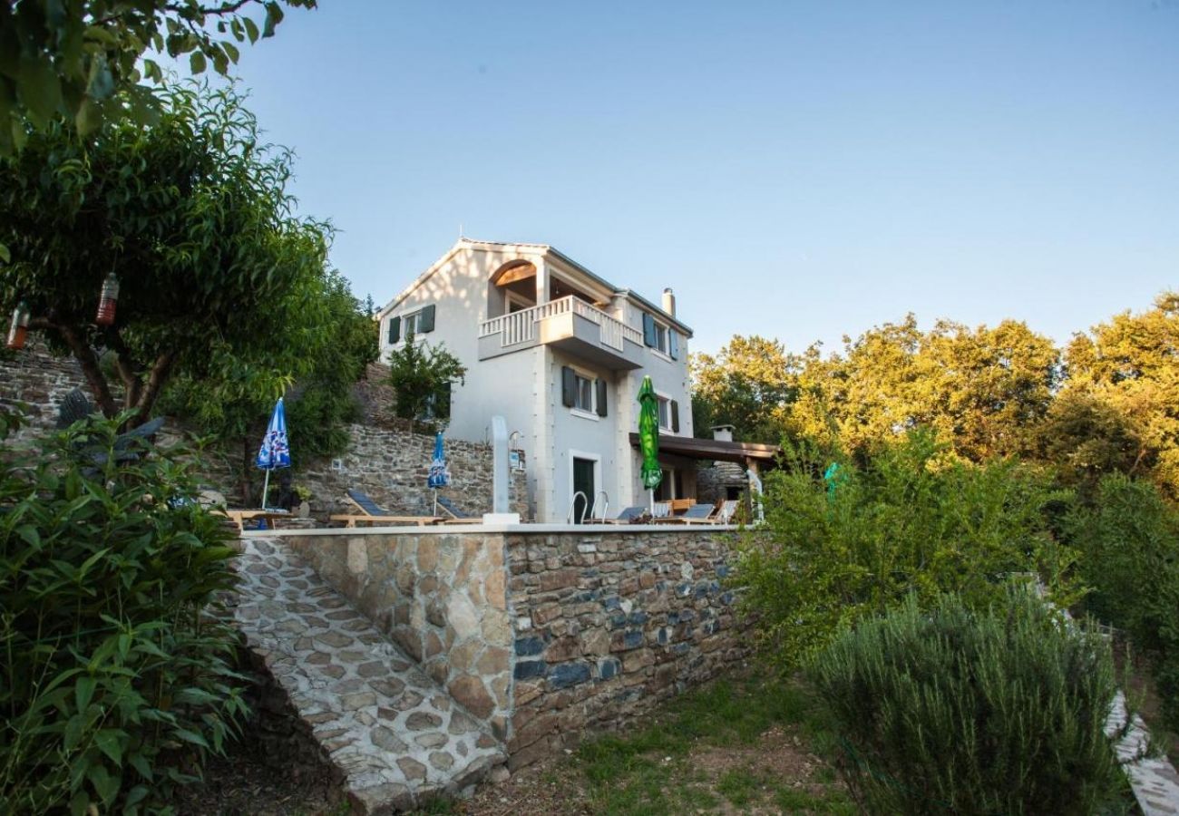 Ferienhaus in Omiš - Ferienhaus in Omiš mit Terrasse, Klimaanlage, W-LAN, Waschmaschine (5202-1)