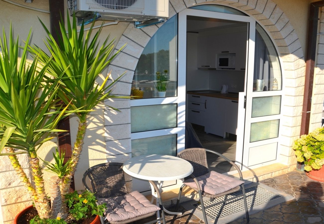 Studio in Trogir - Studioapartment in Trogir mit Meerblick, Terrasse, Klimaanlage, W-LAN (4786-4)