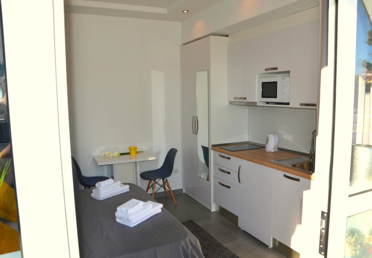 Studio in Trogir - Studioapartment in Trogir mit Meerblick, Terrasse, Klimaanlage, W-LAN (4786-4)