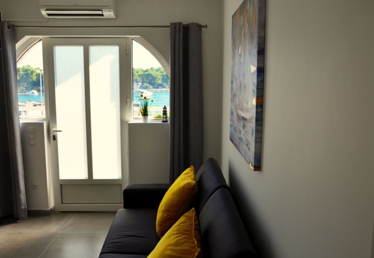 Studio in Trogir - Studioapartment in Trogir mit Meerblick, Terrasse, Klimaanlage, W-LAN (4786-4)