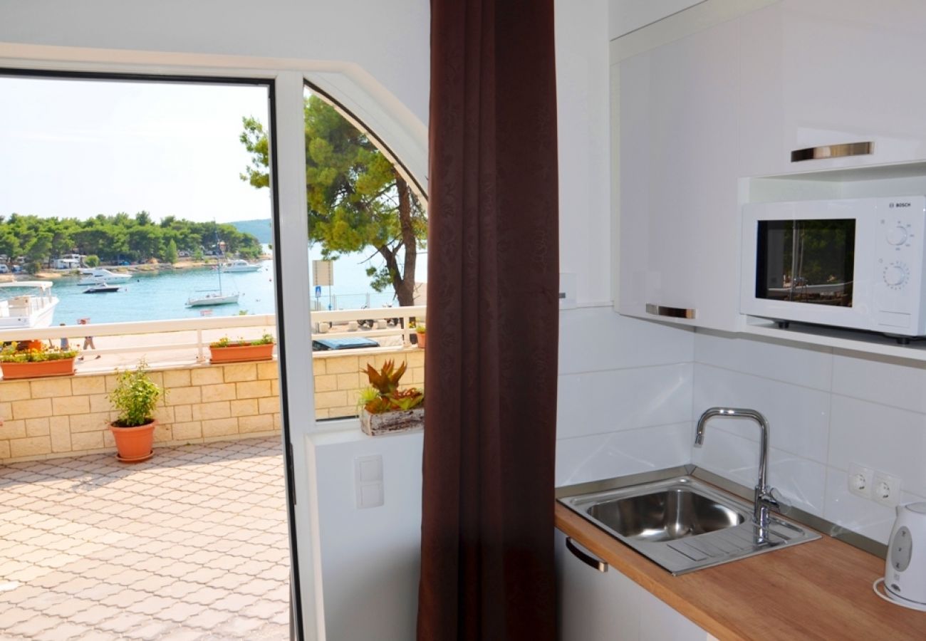 Studio in Trogir - Studioapartment in Trogir mit Meerblick, Terrasse, Klimaanlage, W-LAN (4786-5)