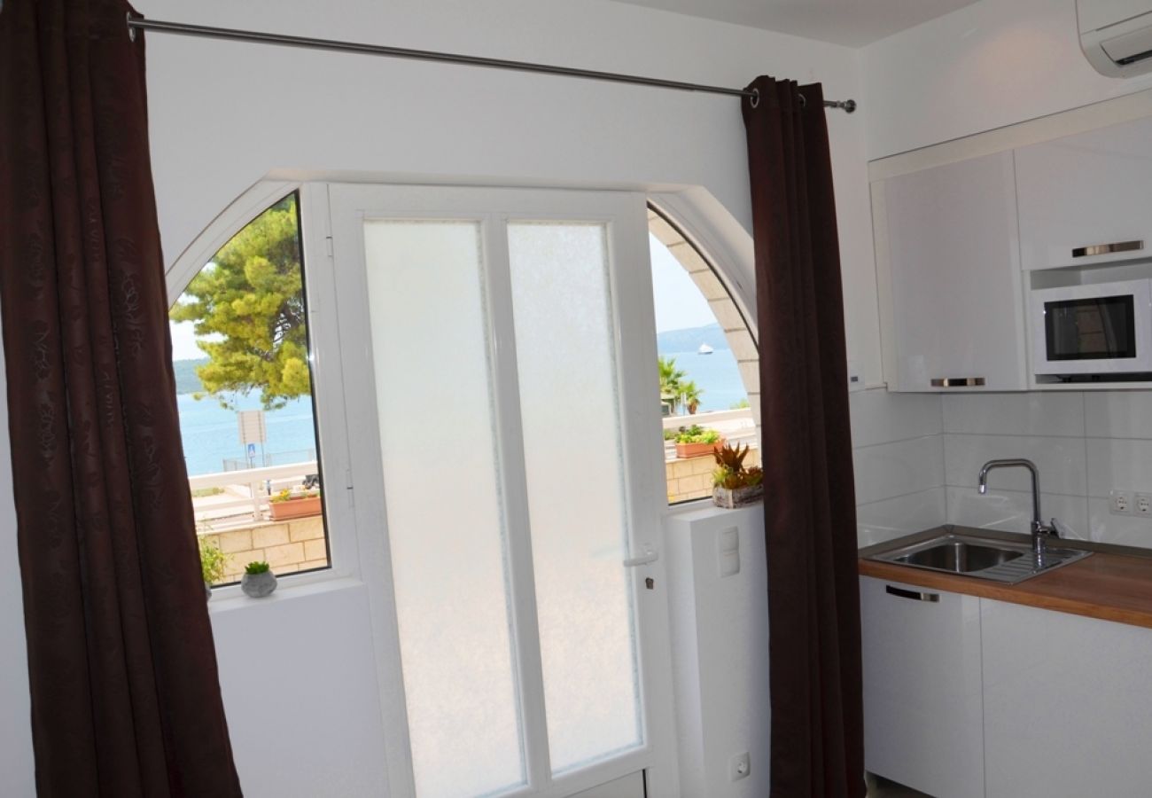 Studio in Trogir - Studioapartment in Trogir mit Meerblick, Terrasse, Klimaanlage, W-LAN (4786-5)