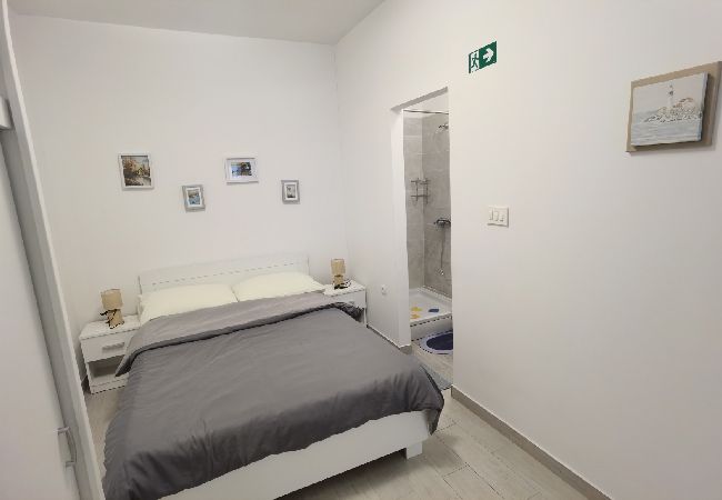 Studio in Opatija - Studioapartment in Opatija mit Terrasse, Klimaanlage, W-LAN, Waschmaschine (5211-1) Studio in Opatija - Studioapartment in Opatija mit Terrasse, Klimaanlage, W-LAN, Waschmaschine (5211-1)