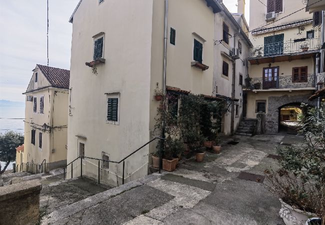 Studio in Opatija - Studioapartment in Opatija mit Terrasse, Klimaanlage, W-LAN, Waschmaschine (5211-1) Studio in Opatija - Studioapartment in Opatija mit Terrasse, Klimaanlage, W-LAN, Waschmaschine (5211-1)