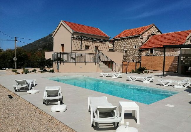 Ferienhaus in Vrgorac - Ferienhaus in Vrgorac mit Terrasse, Klimaanlage, W-LAN, Waschmaschine (5226-1) Ferienhaus in Vrgorac - Ferienhaus in Vrgorac mit Terrasse, Klimaanlage, W-LAN, Waschmaschine (5226-1)