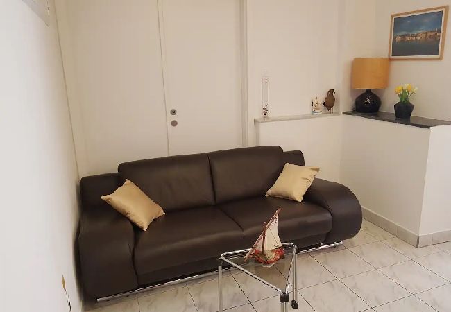 Ferienwohnung in Split - Ferienwohnung in Split mit Terrasse, Klimaanlage, W-LAN, Waschmaschine (5222-1) Ferienwohnung in Split - Ferienwohnung in Split mit Terrasse, Klimaanlage, W-LAN, Waschmaschine (5222-1)