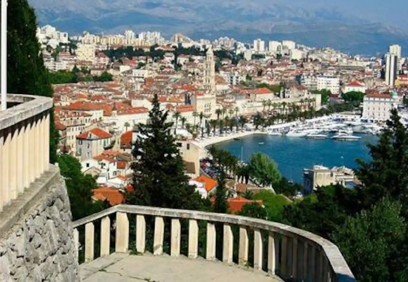 Ferienwohnung in Split - Ferienwohnung in Split mit Terrasse, Klimaanlage, W-LAN, Waschmaschine (5222-1)