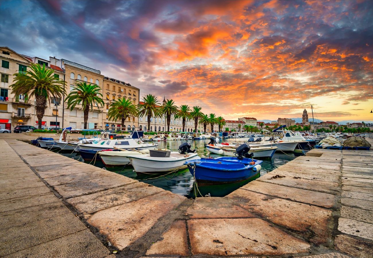 Ferienwohnung in Split - Ferienwohnung in Split mit Terrasse, Klimaanlage, W-LAN, Waschmaschine (5222-1)