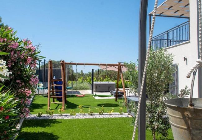 Ferienhaus in Orebic - Ferienhaus in Orebić mit Meerblick, Terrasse, Klimaanlage, W-LAN (5227-1) Ferienhaus in Orebic - Ferienhaus in Orebić mit Meerblick, Terrasse, Klimaanlage, W-LAN (5227-1)
