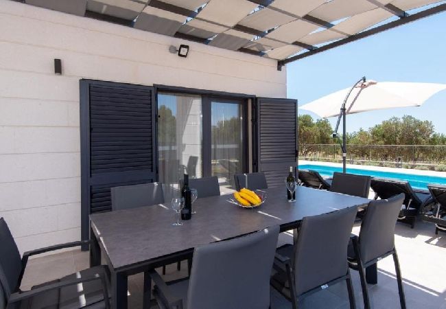 Ferienhaus in Orebic - Ferienhaus in Orebić mit Meerblick, Terrasse, Klimaanlage, W-LAN (5227-1) Ferienhaus in Orebic - Ferienhaus in Orebić mit Meerblick, Terrasse, Klimaanlage, W-LAN (5227-1)