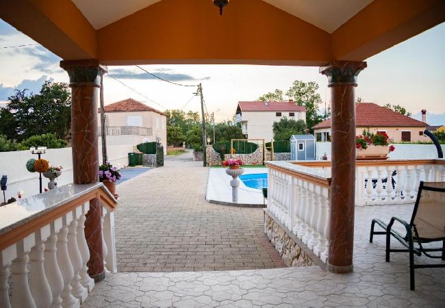Ferienhaus in Nin - Ferienhaus in Zaton (Zadar) mit Terrasse, Klimaanlage, W-LAN, Waschmaschine (5186-1) Ferienhaus in Nin - Ferienhaus in Zaton (Zadar) mit Terrasse, Klimaanlage, W-LAN, Waschmaschine (5186-1)