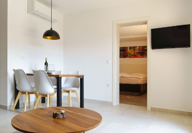Ferienwohnung in Brela - Ferienwohnung in Brela mit Meerblick, Terrasse, Klimaanlage, W-LAN (3524-10) Ferienwohnung in Brela - Ferienwohnung in Brela mit Meerblick, Terrasse, Klimaanlage, W-LAN (3524-10)