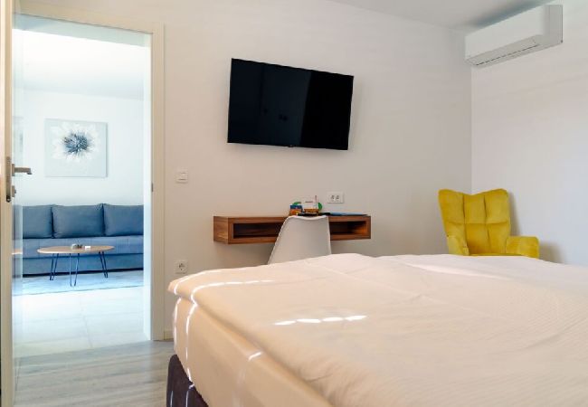 Ferienwohnung in Brela - Ferienwohnung in Brela mit Meerblick, Terrasse, Klimaanlage, W-LAN (3524-10) Ferienwohnung in Brela - Ferienwohnung in Brela mit Meerblick, Terrasse, Klimaanlage, W-LAN (3524-10)