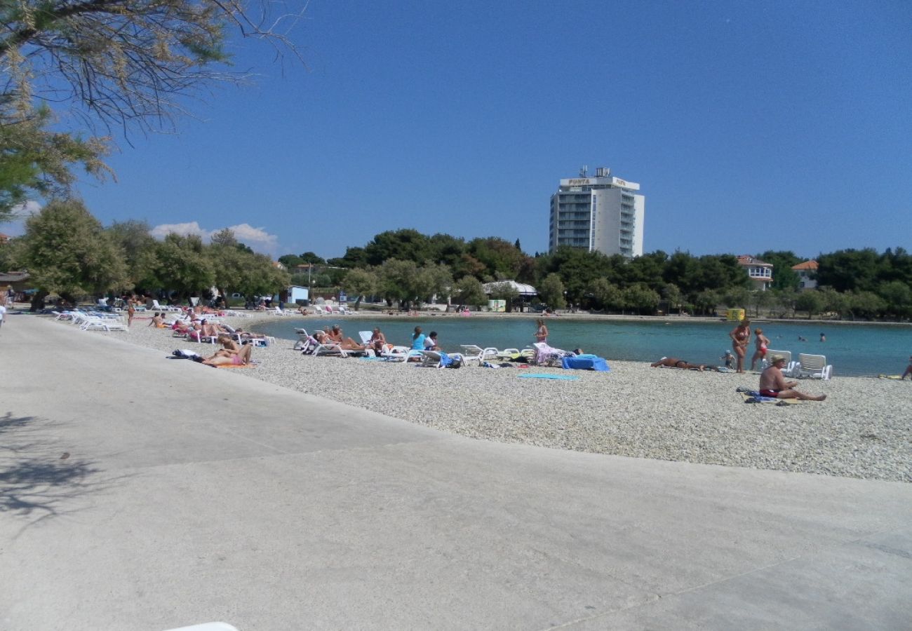 Ferienwohnung in Vodice - Ferienwohnung in Vodice mit Meerblick, Balkon, Klimaanlage, W-LAN (82-2)