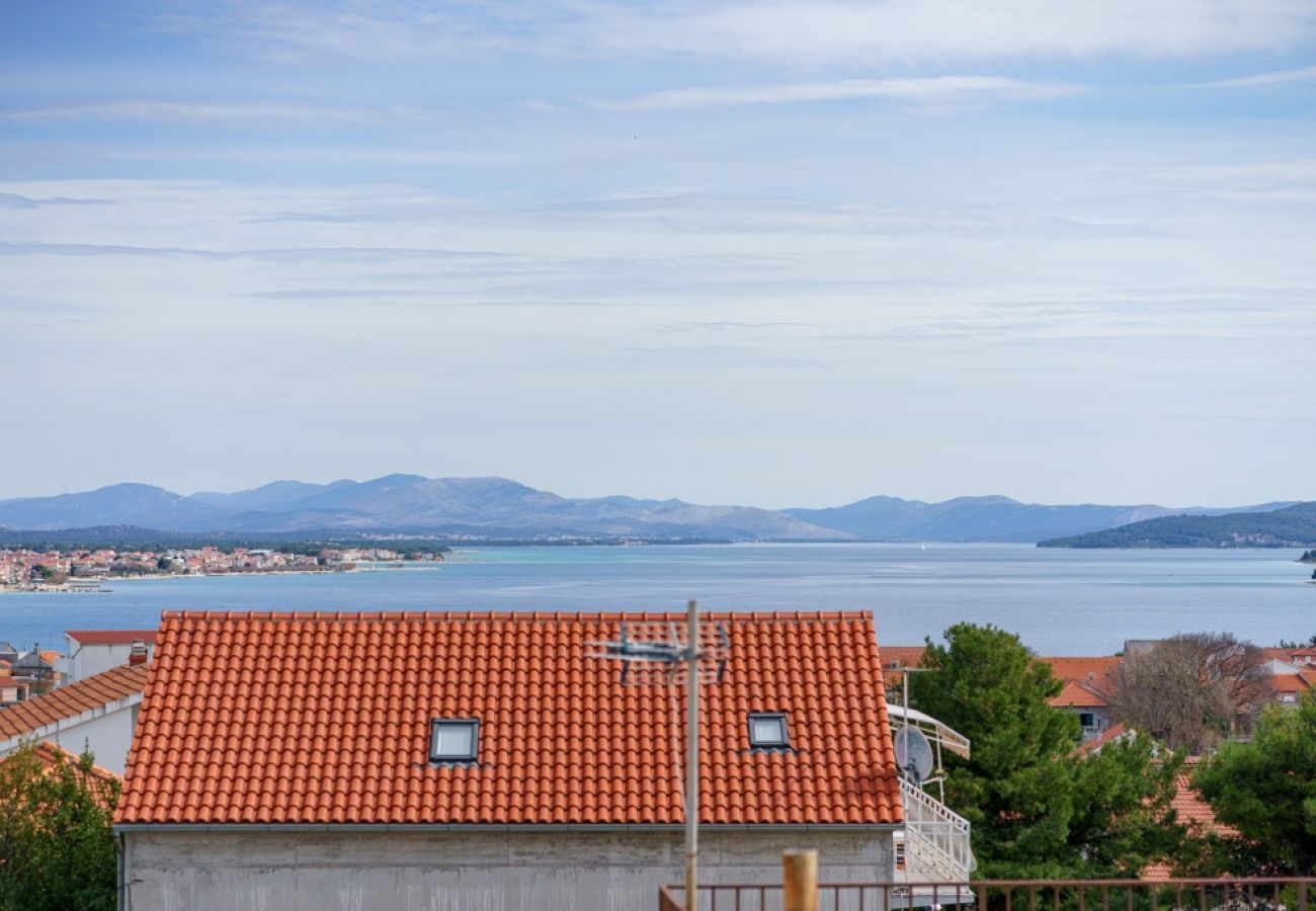 Ferienwohnung in Vodice - Ferienwohnung in Vodice mit Meerblick, Balkon, Klimaanlage, W-LAN (82-2)