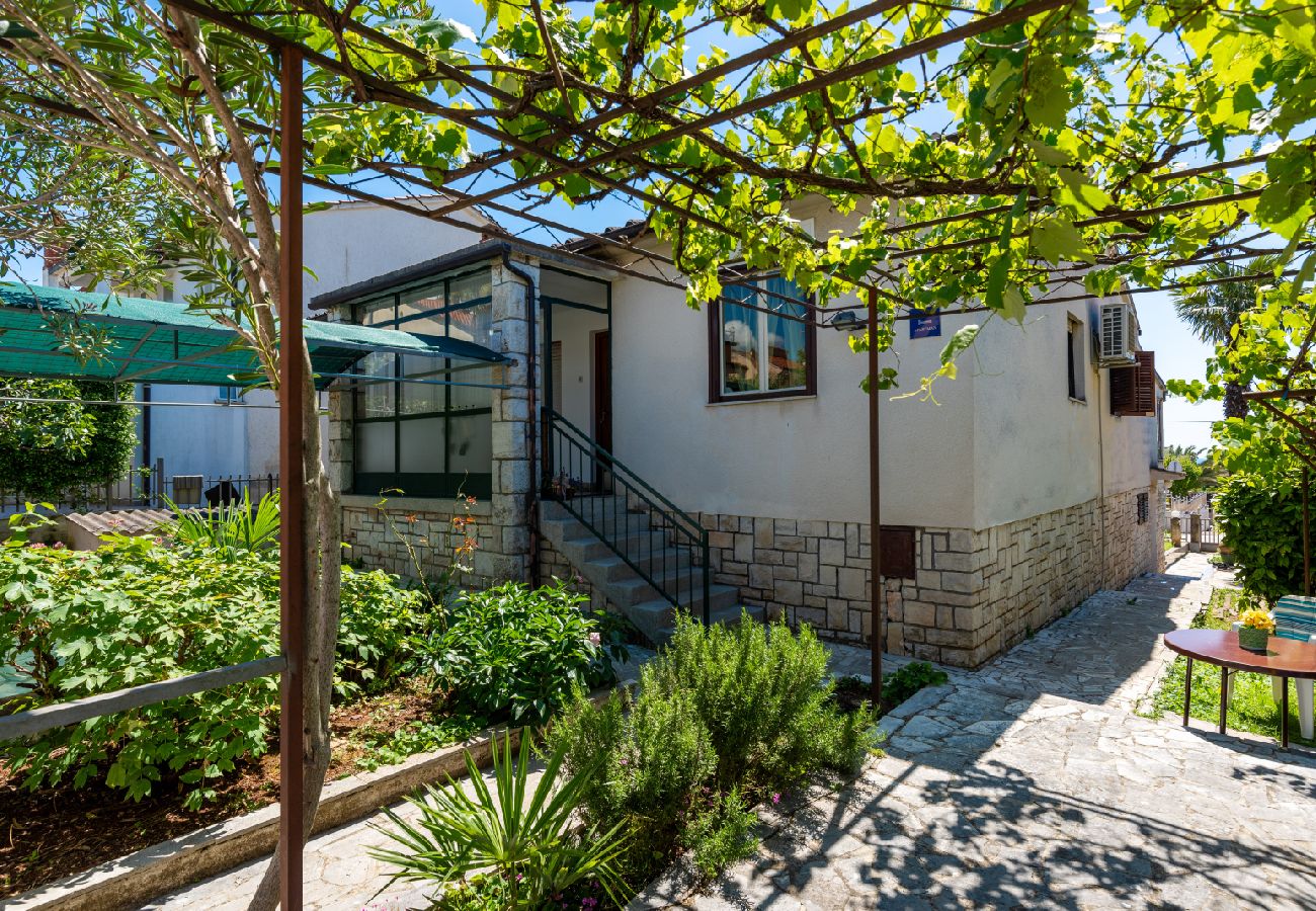 Ferienwohnung in Porec - Ferienwohnung in Poreč mit Balkon, Klimaanlage, W-LAN, Waschmaschine (5203-1)