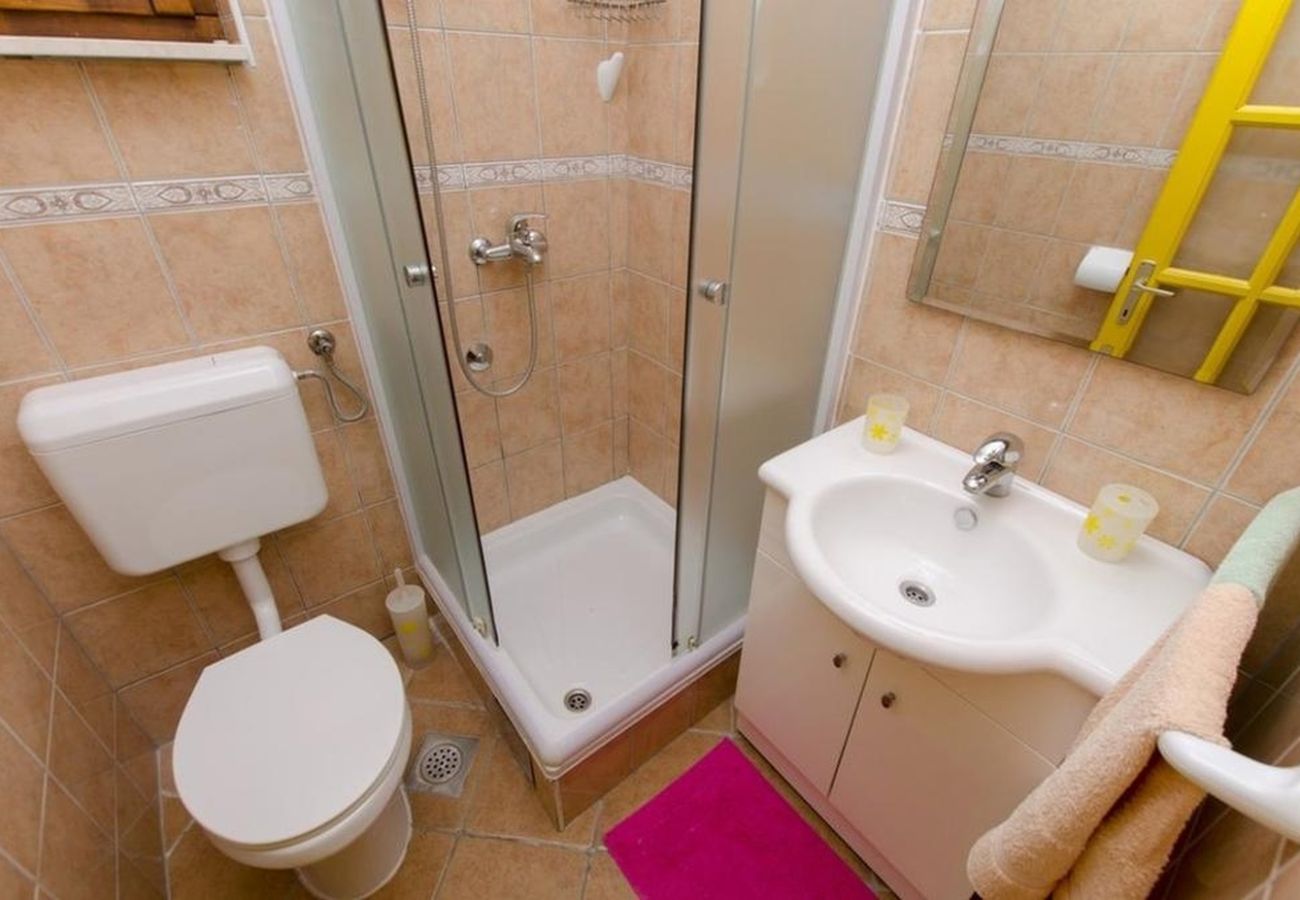 Studio in Ražanj - Studioapartment in Ražanj mit Meerblick, Terrasse, Klimaanlage, W-LAN (4597-3)