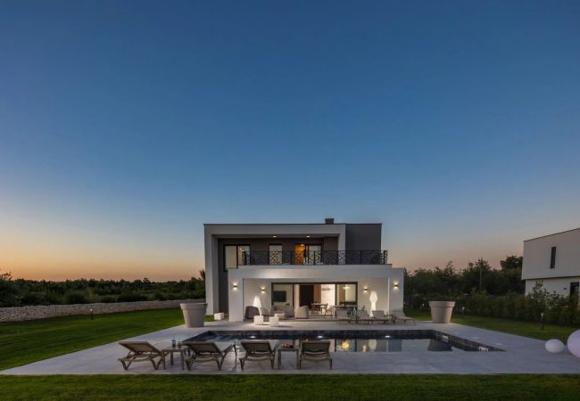 Ferienhaus in Butkovici - Wunderschöne moderne Villa mit Pool für 8 Personen (5233) Ferienhaus in Butkovici - Wunderschöne moderne Villa mit Pool für 8 Personen (5233)