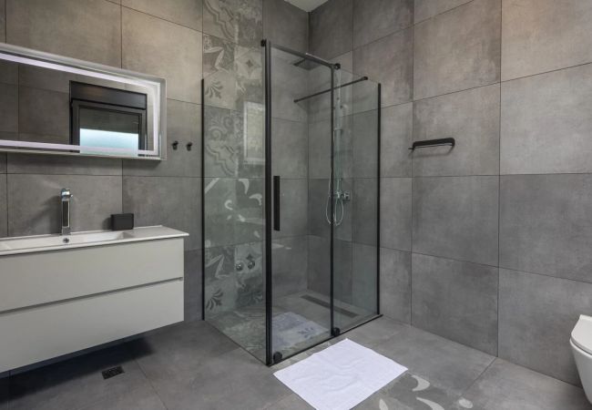 Ferienhaus in Butkovici - Wunderschöne moderne Villa mit Pool für 8 Personen (5233) Ferienhaus in Butkovici - Wunderschöne moderne Villa mit Pool für 8 Personen (5233)