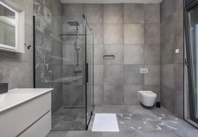 Ferienhaus in Butkovici - Wunderschöne moderne Villa mit Pool für 8 Personen (5233) Ferienhaus in Butkovici - Wunderschöne moderne Villa mit Pool für 8 Personen (5233)