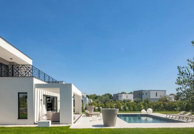Ferienhaus in Butkovici - Wunderschöne moderne Villa mit Pool für 8 Personen (5233) Ferienhaus in Butkovici - Wunderschöne moderne Villa mit Pool für 8 Personen (5233)