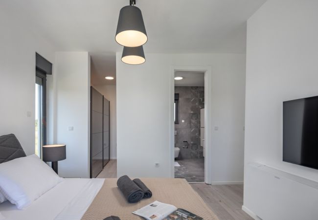 Ferienhaus in Butkovici - Wunderschöne moderne Villa mit Pool für 8 Personen (5233) Ferienhaus in Butkovici - Wunderschöne moderne Villa mit Pool für 8 Personen (5233)