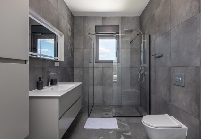 Ferienhaus in Butkovici - Wunderschöne moderne Villa mit Pool für 8 Personen (5233) Ferienhaus in Butkovici - Wunderschöne moderne Villa mit Pool für 8 Personen (5233)