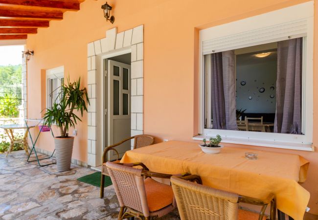 Ferienwohnung in Karbuni - Ferienwohnung in Karbuni mit Meerblick, Terrasse, Klimaanlage, W-LAN (3609-5) Ferienwohnung in Karbuni - Ferienwohnung in Karbuni mit Meerblick, Terrasse, Klimaanlage, W-LAN (3609-5)