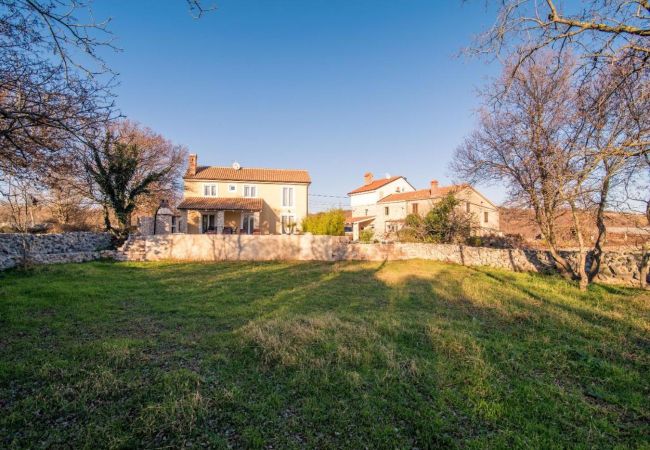 Ferienhaus in Garica - Ferienhaus in Garica, mit Pool, Terrasse, Klimaanlage, W-LAN, Waschmaschine (5234-1) Ferienhaus in Garica - Ferienhaus in Garica, mit Pool, Terrasse, Klimaanlage, W-LAN, Waschmaschine (5234-1)