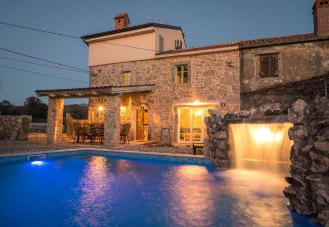 Ferienhaus in Garica - Ferienhaus in Garica, mit Pool, Terrasse, Klimaanlage, W-LAN, Waschmaschine (5234-1) Ferienhaus in Garica - Ferienhaus in Garica, mit Pool, Terrasse, Klimaanlage, W-LAN, Waschmaschine (5234-1)