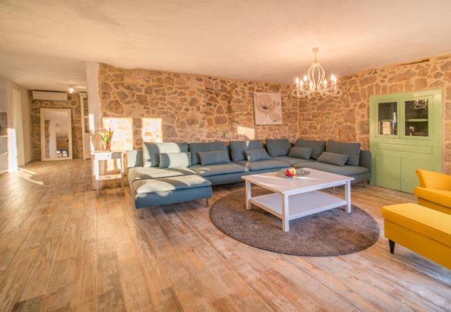 Ferienhaus in Garica - Ferienhaus in Garica, mit Pool, Terrasse, Klimaanlage, W-LAN, Waschmaschine (5234-1) Ferienhaus in Garica - Ferienhaus in Garica, mit Pool, Terrasse, Klimaanlage, W-LAN, Waschmaschine (5234-1)