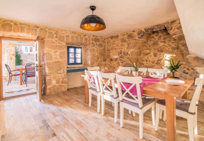 Ferienhaus in Garica - Ferienhaus in Garica, mit Pool, Terrasse, Klimaanlage, W-LAN, Waschmaschine (5234-1) Ferienhaus in Garica - Ferienhaus in Garica, mit Pool, Terrasse, Klimaanlage, W-LAN, Waschmaschine (5234-1)
