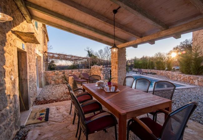 Ferienhaus in Garica - Ferienhaus in Garica, mit Pool, Terrasse, Klimaanlage, W-LAN, Waschmaschine (5234-1) Ferienhaus in Garica - Ferienhaus in Garica, mit Pool, Terrasse, Klimaanlage, W-LAN, Waschmaschine (5234-1)
