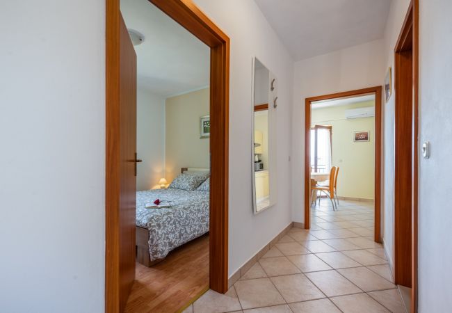 Ferienwohnung in Drenje - Ferienwohnung in Drenje mit Meerblick, Terrasse, Klimaanlage, W-LAN (5235-1) Ferienwohnung in Drenje - Ferienwohnung in Drenje mit Meerblick, Terrasse, Klimaanlage, W-LAN (5235-1)