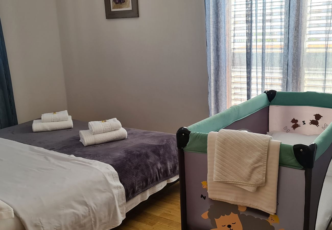 Ferienwohnung in Privlaka - Apartment 5237-2 for 6+1 Pers. in Privlaka