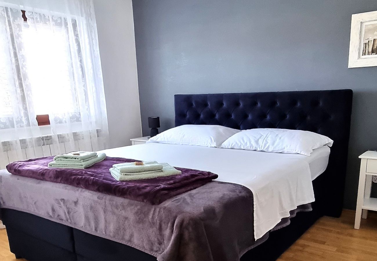 Ferienwohnung in Privlaka - Apartment 5237-2 for 6+1 Pers. in Privlaka