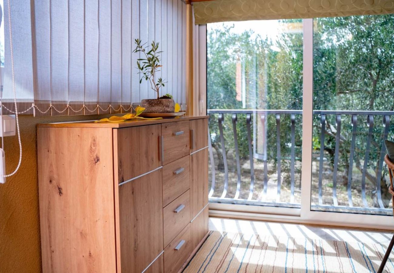 Ferienhaus in Mundanije - Ferienhaus in Mundanije mit Garten, Jacuzzi, Terrasse, Klimaanlage, Waschmaschine (5238-1)