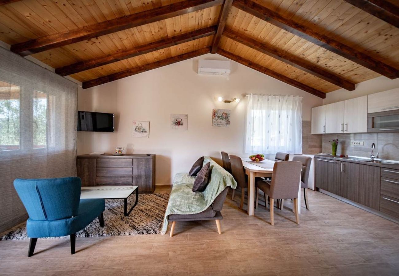 Ferienhaus in Mundanije - Ferienhaus in Mundanije mit Garten, Jacuzzi, Terrasse, Klimaanlage, Waschmaschine (5238-1)