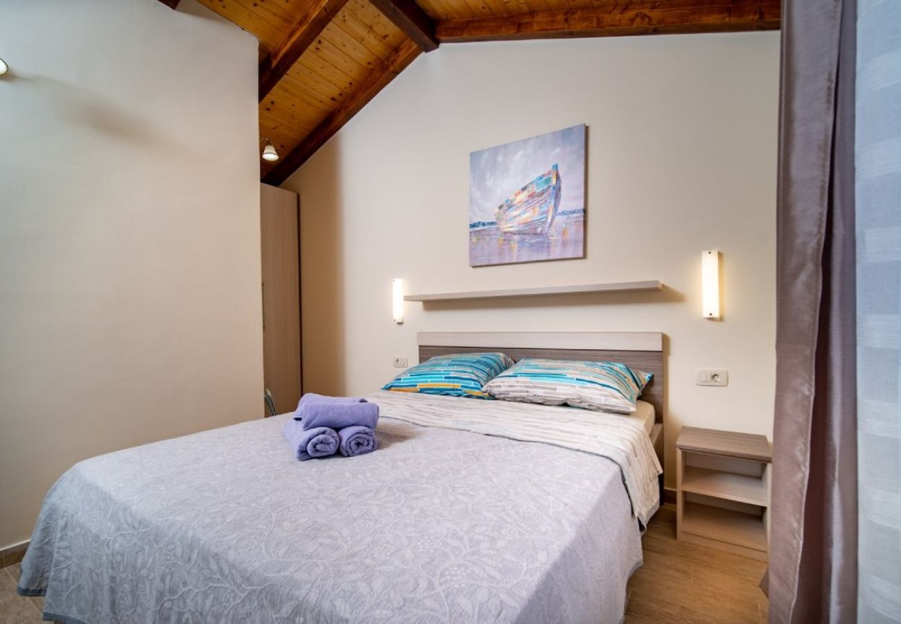 Ferienhaus in Mundanije - Ferienhaus in Mundanije mit Garten, Jacuzzi, Terrasse, Klimaanlage, Waschmaschine (5238-1)