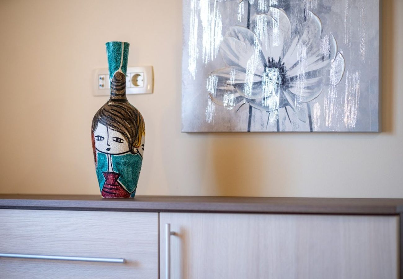 Ferienhaus in Mundanije - Ferienhaus in Mundanije mit Garten, Jacuzzi, Terrasse, Klimaanlage, Waschmaschine (5238-1)